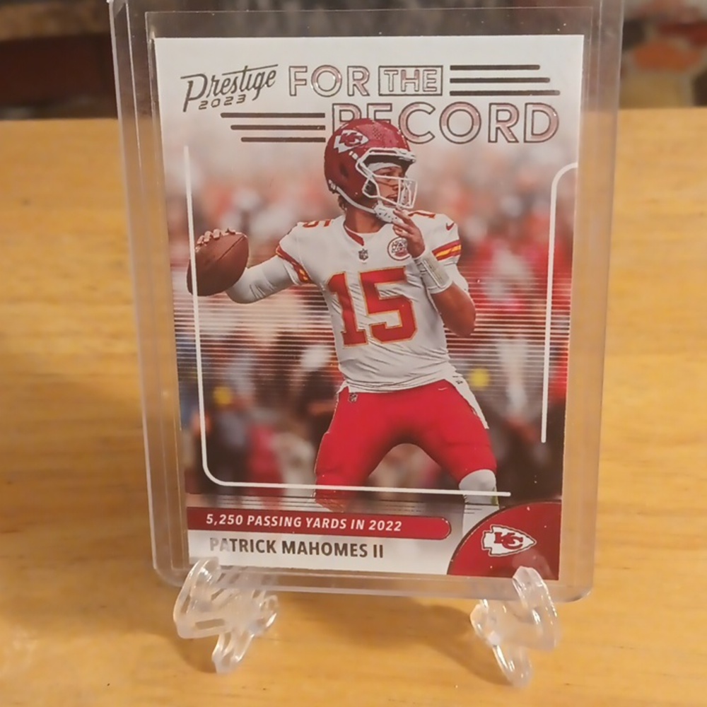 💋 Patrick Mahomes, 2023 Panini Prestisge Football NFL Trading Card No #1